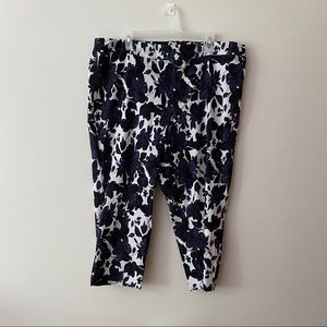 Dalia Floral Blue Capri Pants